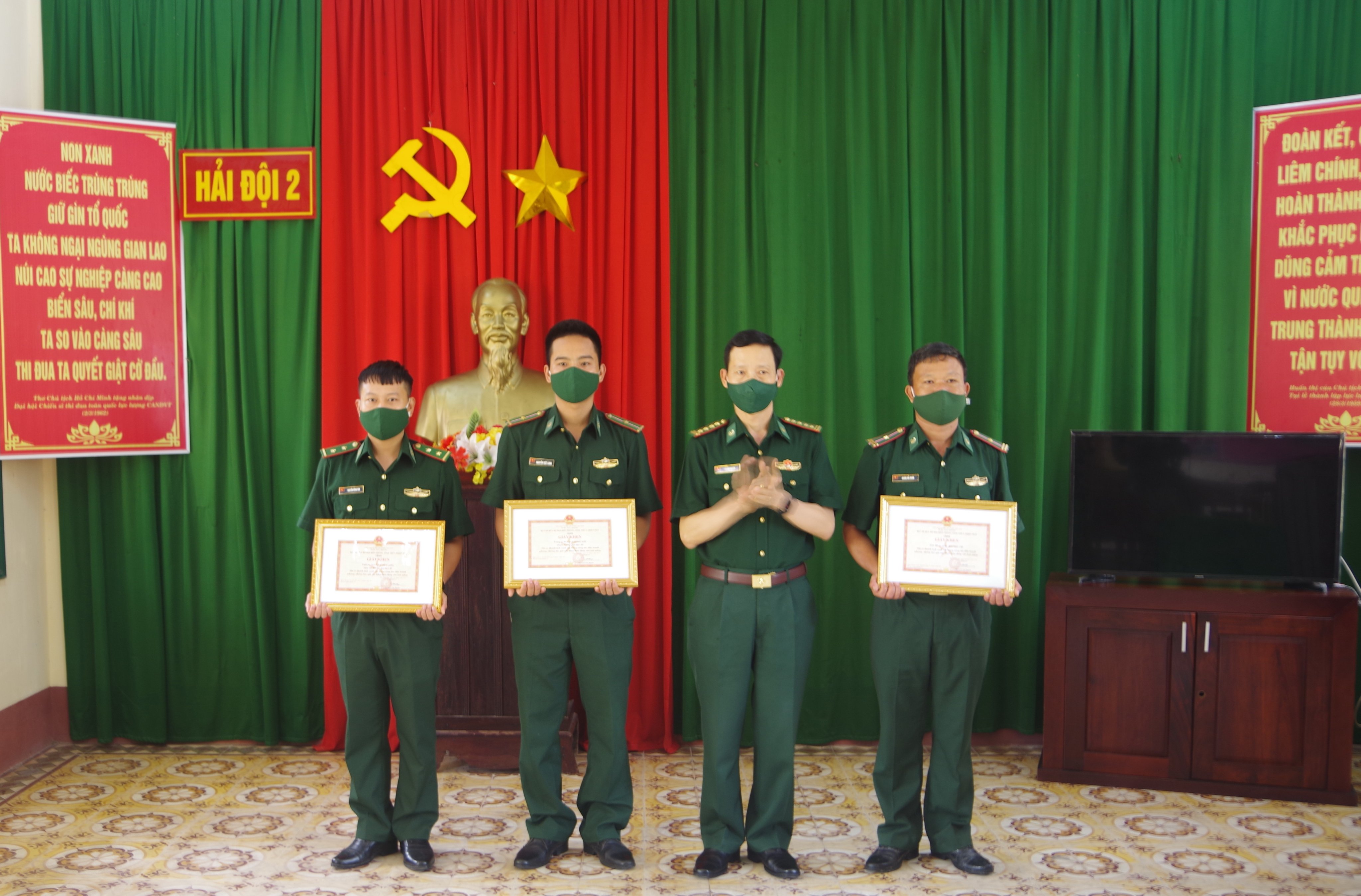 Thưởng nóng cho tổ tuần tra bắt tàu hoạt động sai tuyến