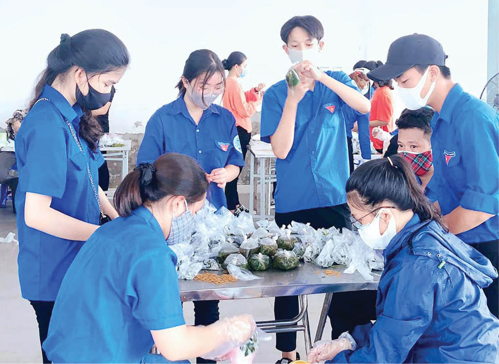 Đóng góp sức trẻ