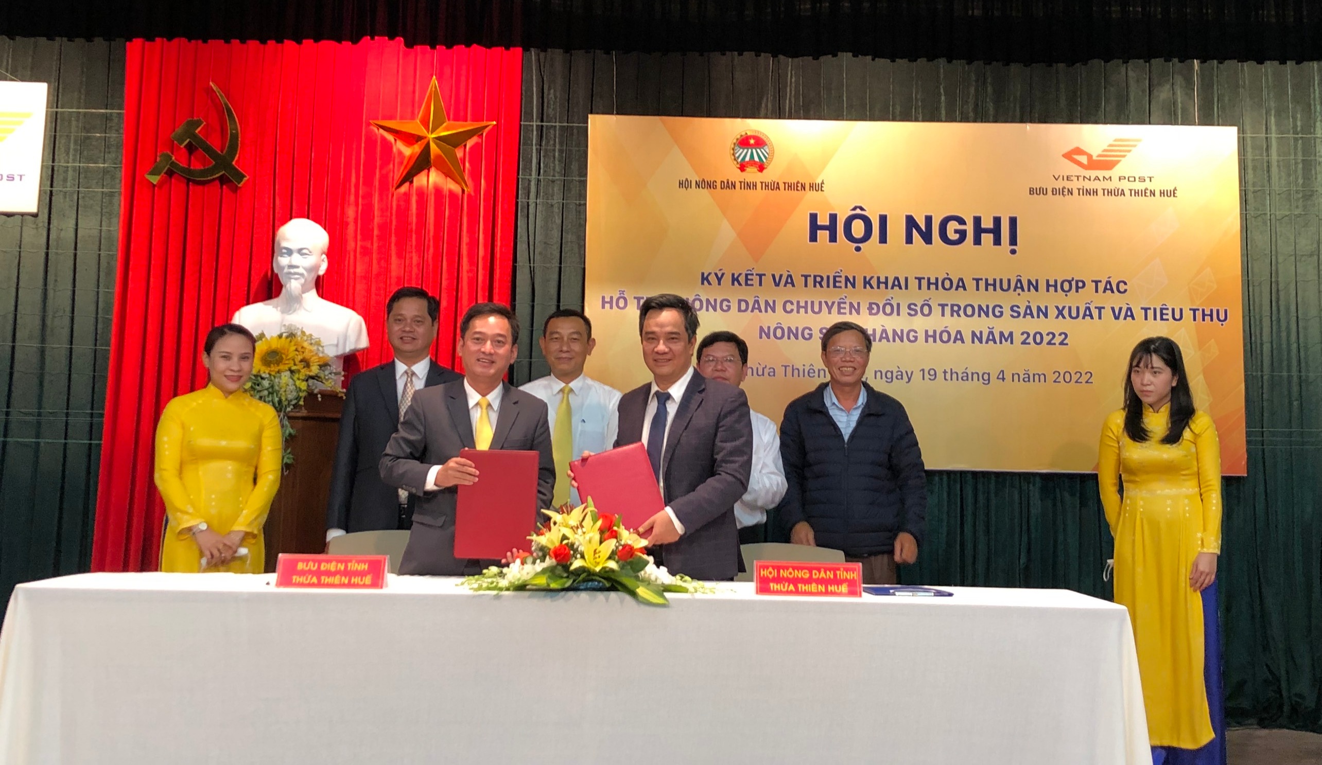 Hỗ trợ nông dân chuyển đổi số trong sản xuất và tiêu thụ nông sản