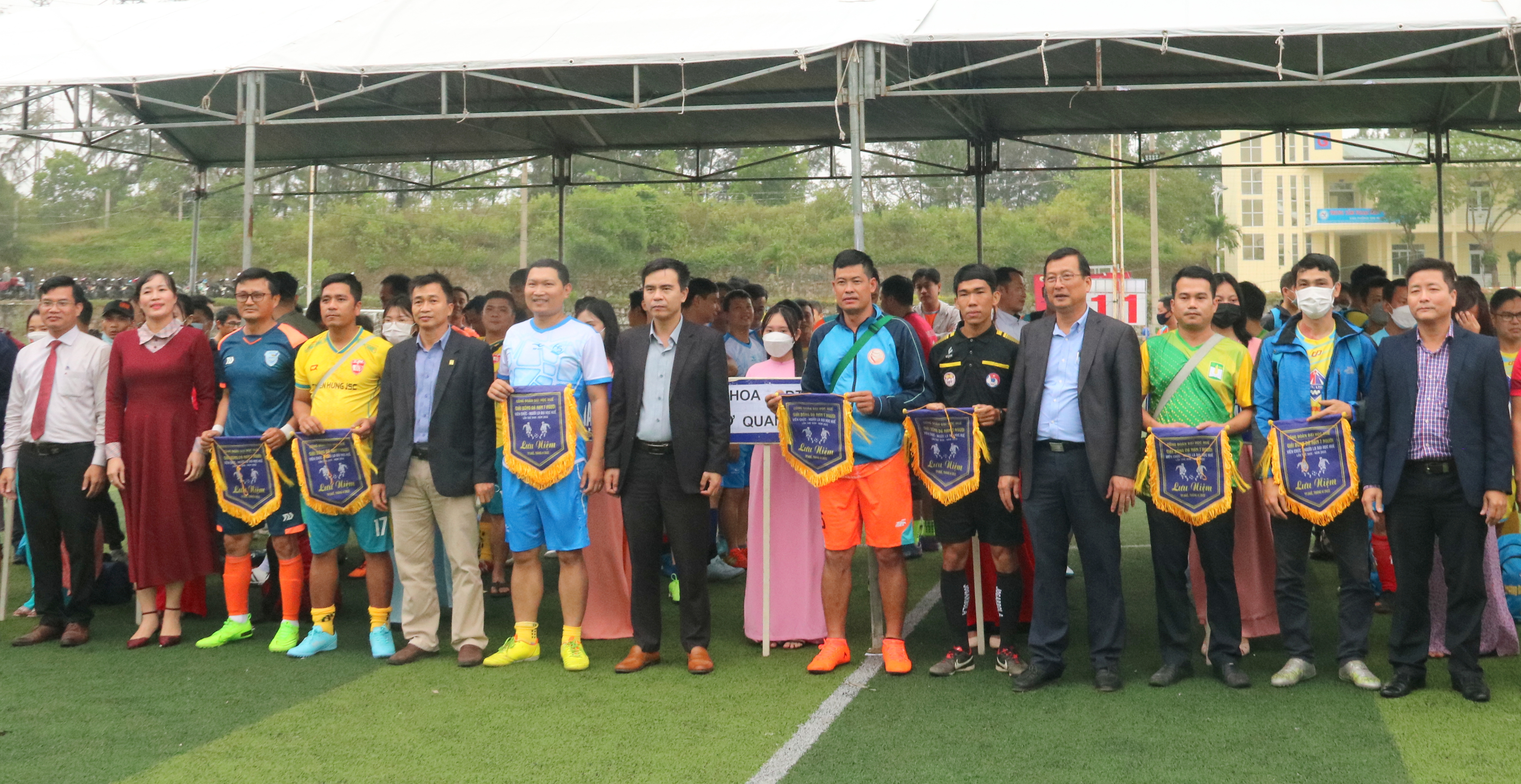 Khởi tranh giải bóng đá viên chức, người lao động Đại học Huế