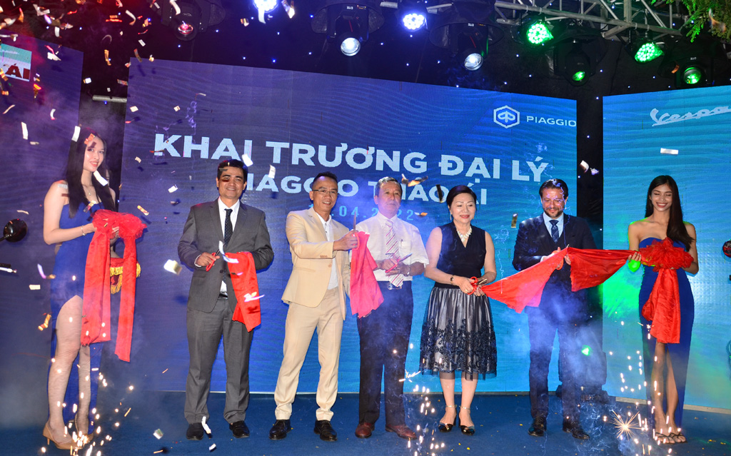 Khai trương Showroom Piagio  Vespa Thảo Ái tại 56 Nguyễn Huệ