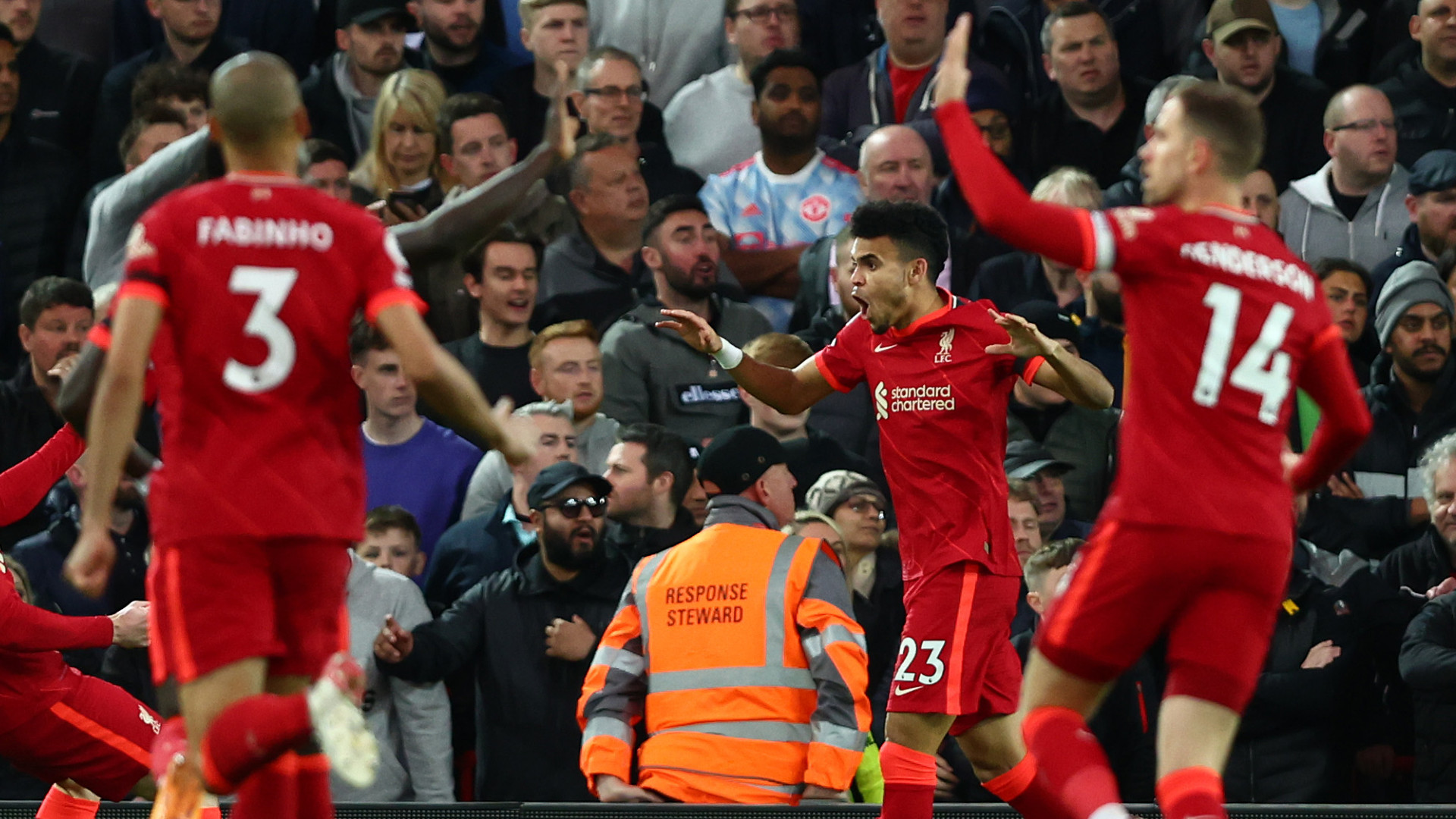 Đè bẹp M U, Liverpool leo lên đỉnh bảng