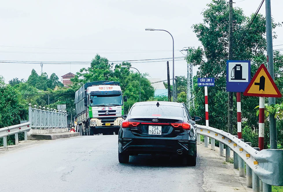 Nên mở rộng nhanh cầu Lim I