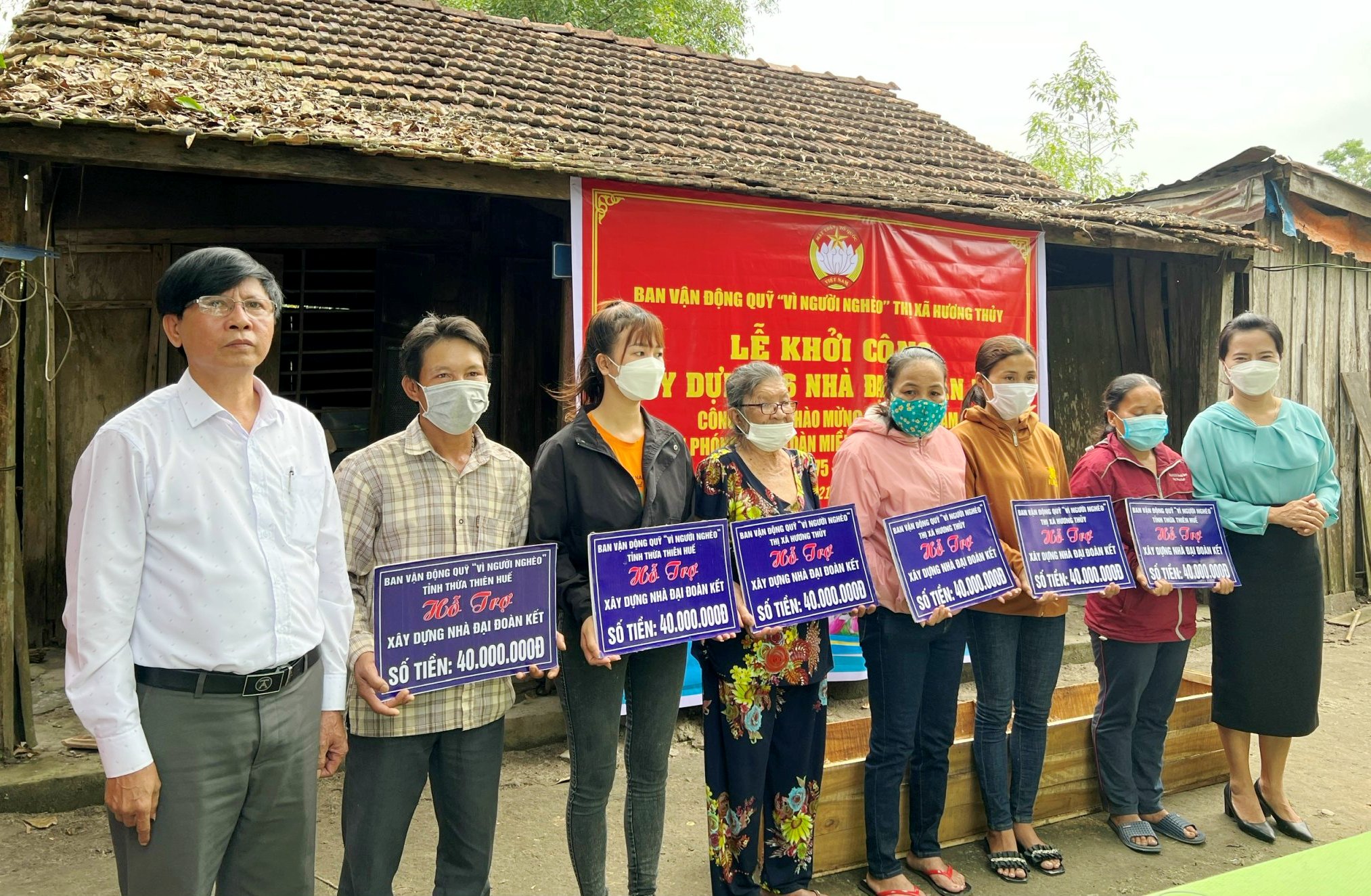 Hỗ trợ xây dựng, sửa chữa nhà ở cho 9 hộ nghèo Hương Thủy