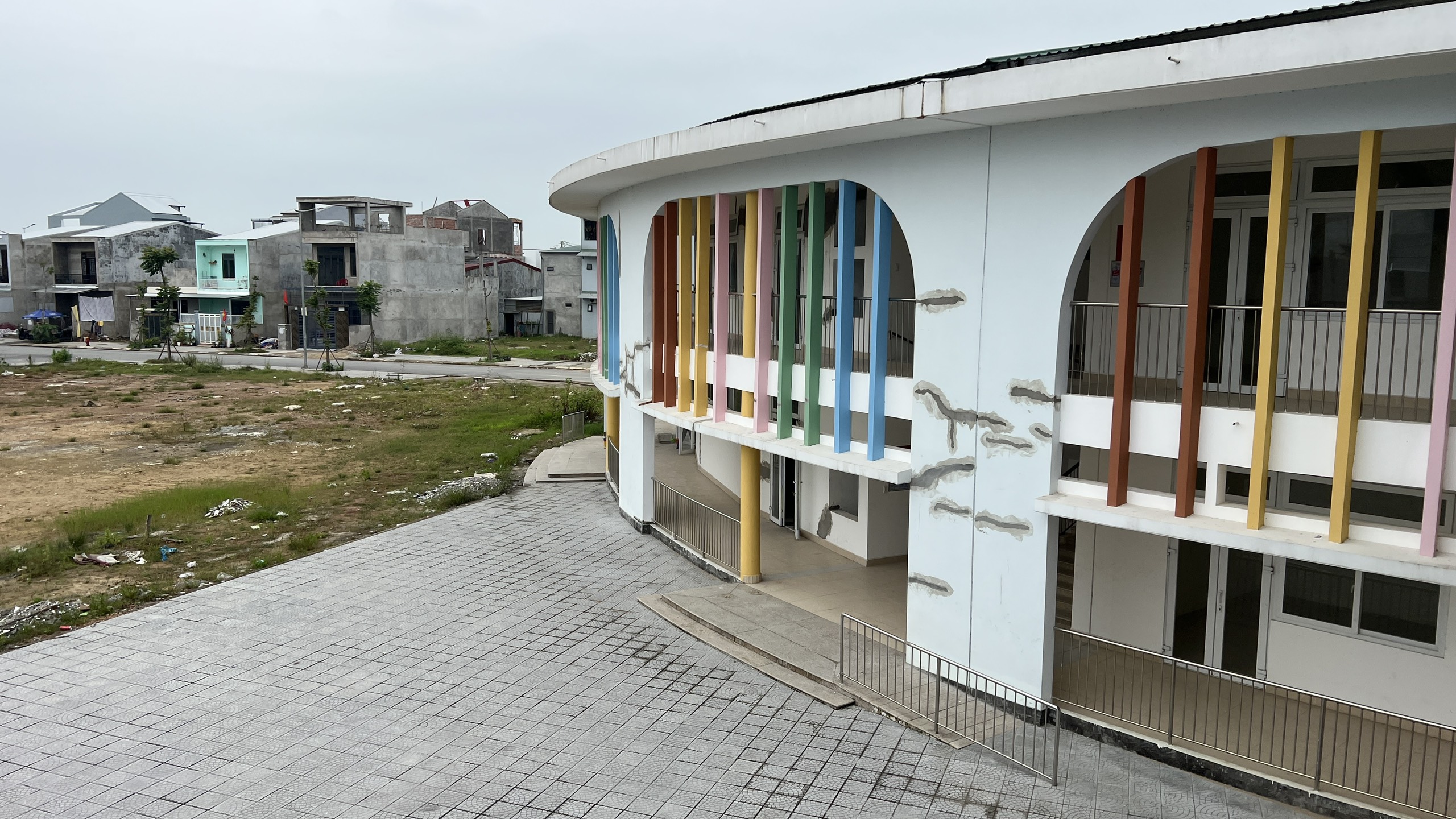 Xử lý tường nứt tại Trường mầm non Hương Sơ