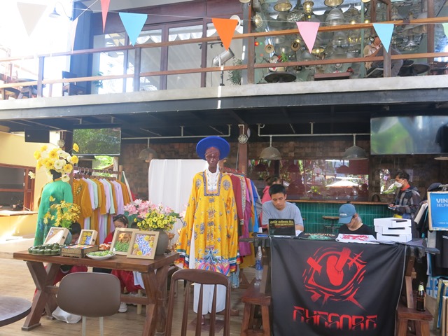 Hơn 30 gian hàng giới thiệu sản phẩm handmade