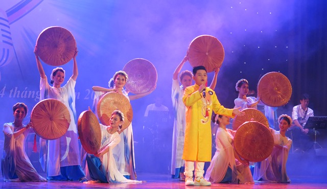 23 thí sinh vào vòng chung kết cuộc thi “Tỏa sáng cùng âm nhạc”