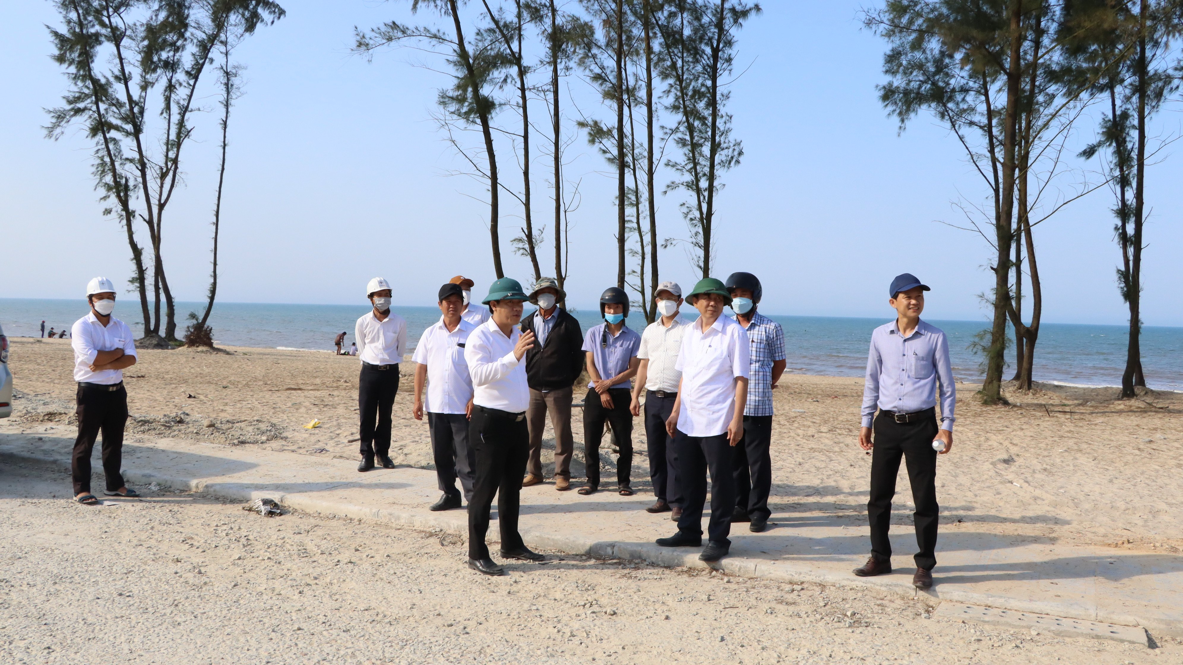 Đẩy nhanh tiến độ thi công các hạ tầng bãi tắm để đón khách