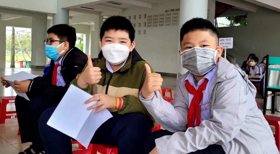 Có phụ huynh đưa con đến trạm y tế rồi quay về