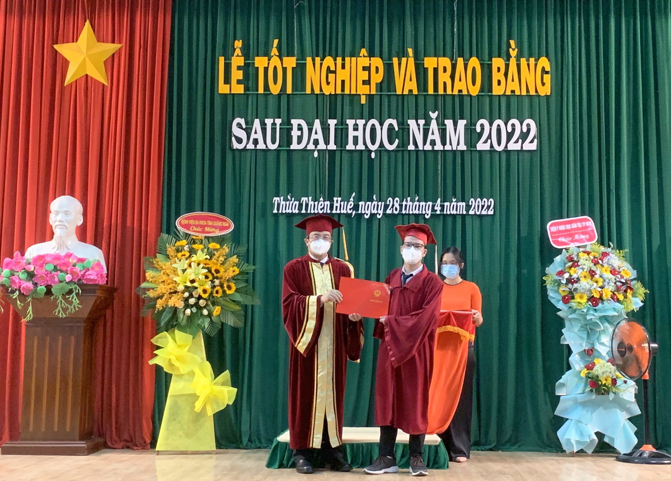 Trường đại học Y - Dược trao bằng sau sau đại học cho hơn 370 học viên