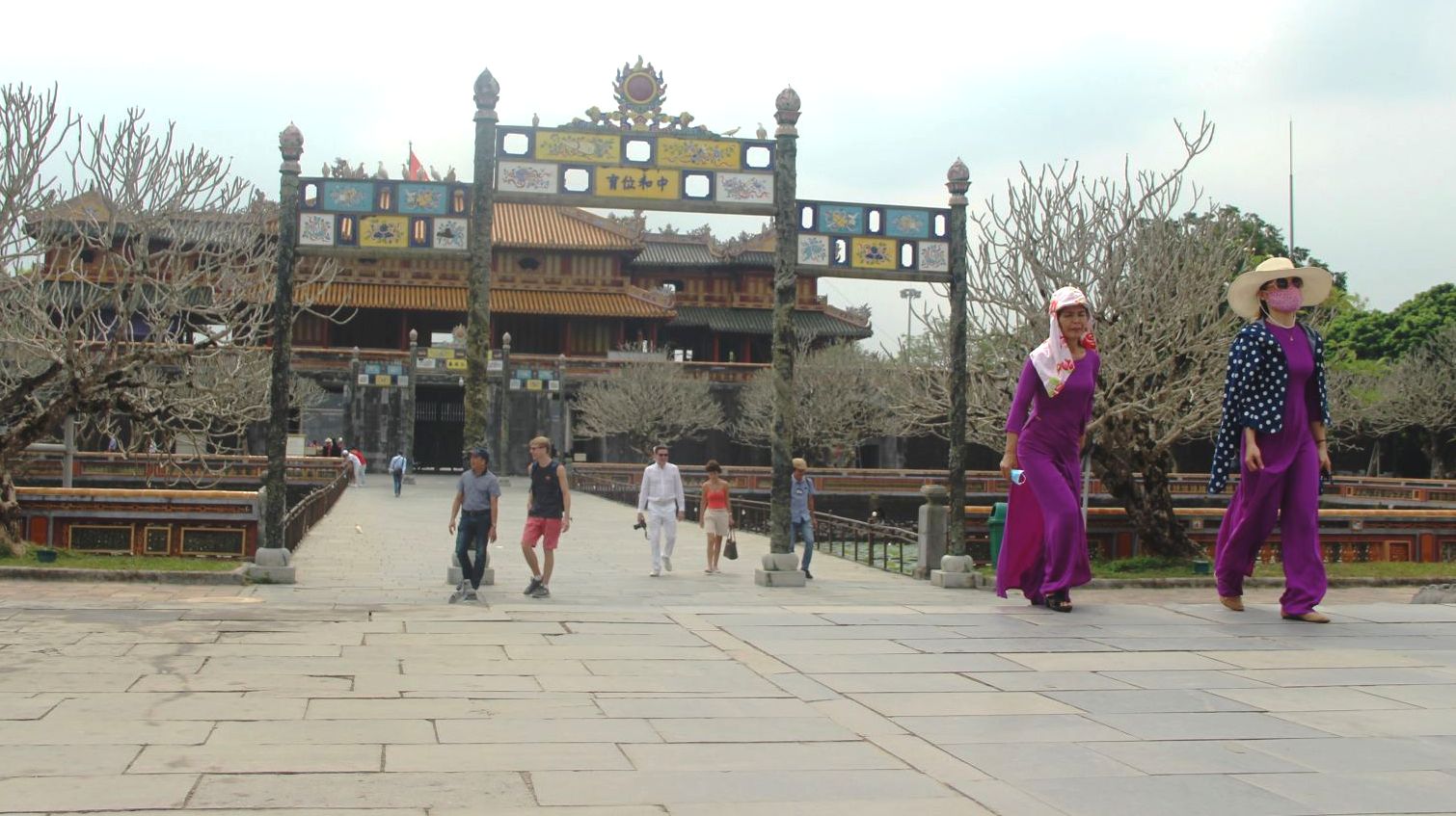 Ensuring public security and environmental safety for Apr 30th - May 1st holiday