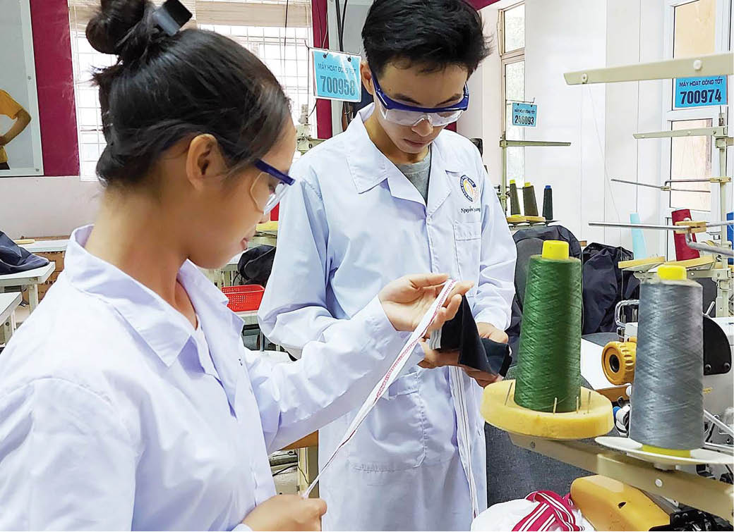 Đào tạo nghề gắn với nghiên cứu khoa học