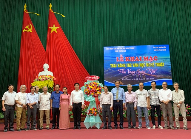 Khai mạc trại sáng tác “Phú Vang ngày mới”