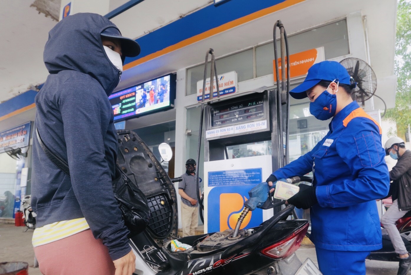 Bộ Công Thương lý giải nguyên nhân giá xăng tăng cao khi giá dầu thế giới hạ nhiệt