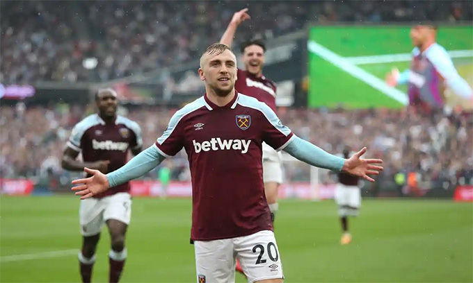 Sẩy chân trước West Ham, Man xanh lỡ cơ hội định đoạt chức vô địch