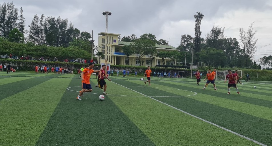 Khởi tranh giải bóng đá nam đoàn viên công đoàn giáo dục TP Huế