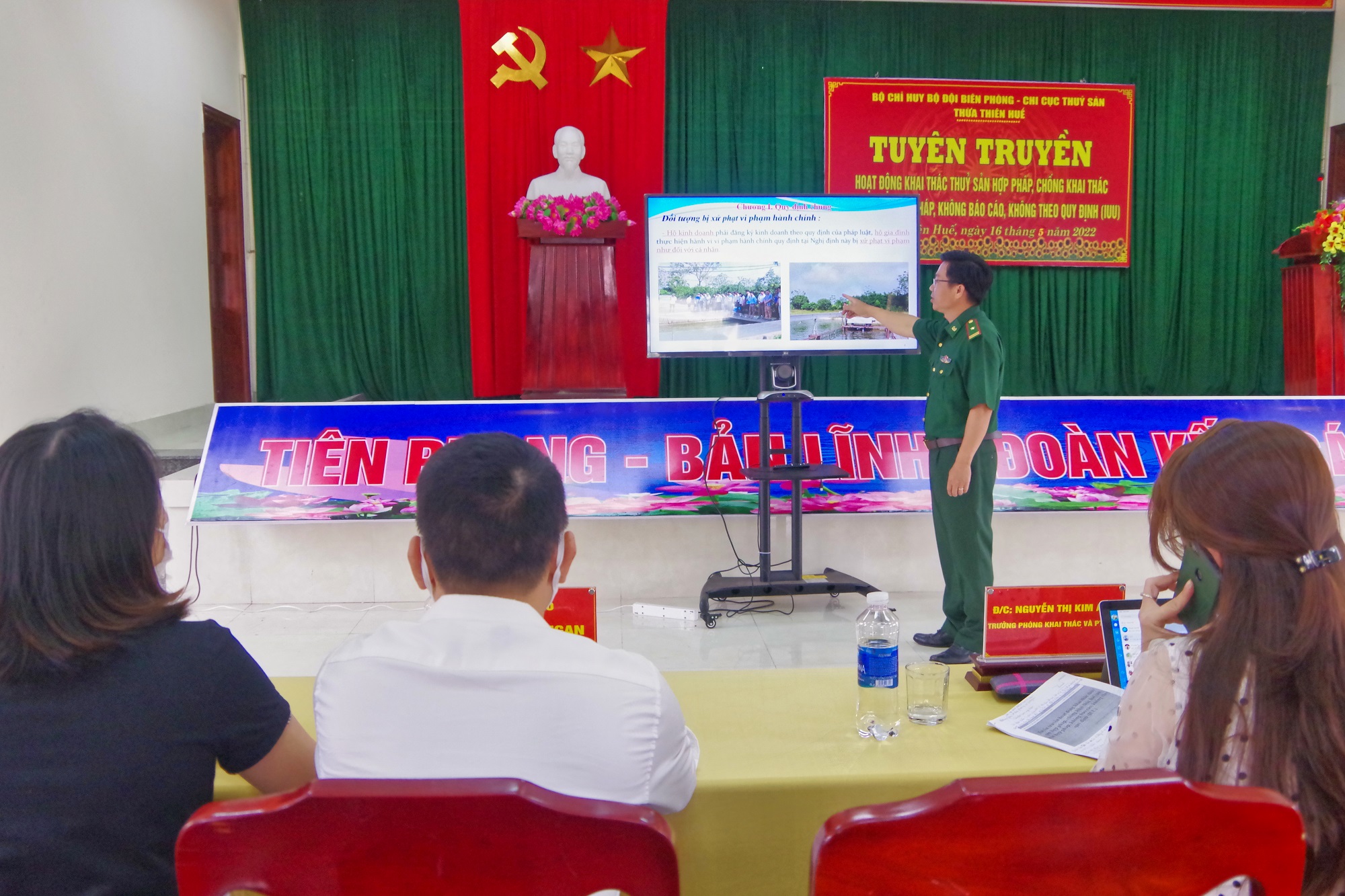 Tuyên truyền pháp luật cho ngư dân khi khai thác trên biển