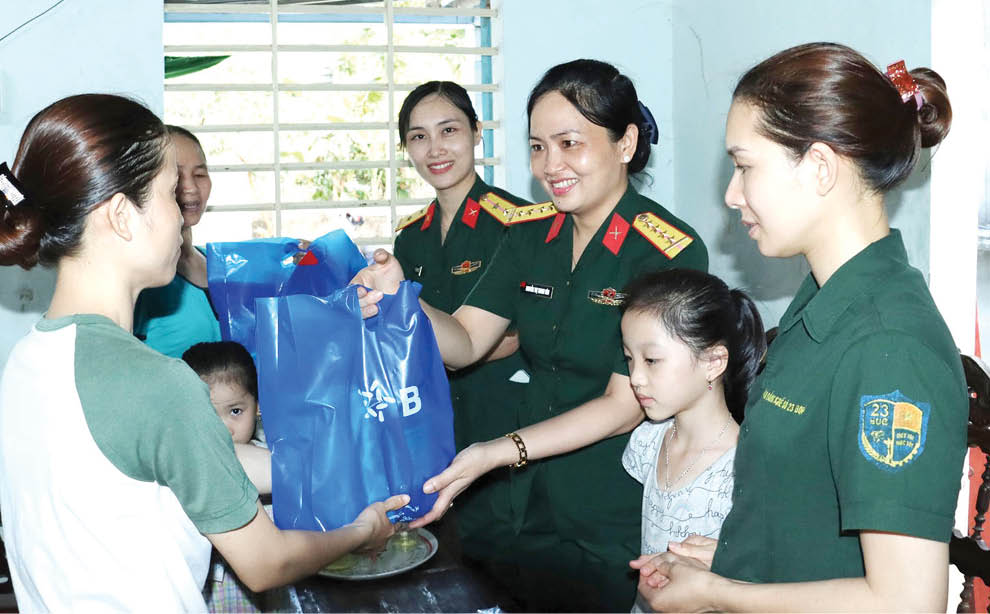 “Mẹ đỡ đầu - Thắp sáng niềm tin, tiếp sức em đến trường”