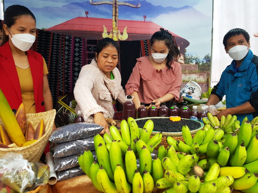 Đặc sắc không gian sản phẩm thủ công, ẩm thực vùng cao