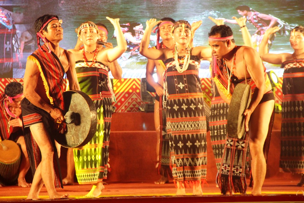 Bảo tồn, phát huy giá trị bản sắc và đặc trưng văn hóa đồng bào các dân tộc miền núi