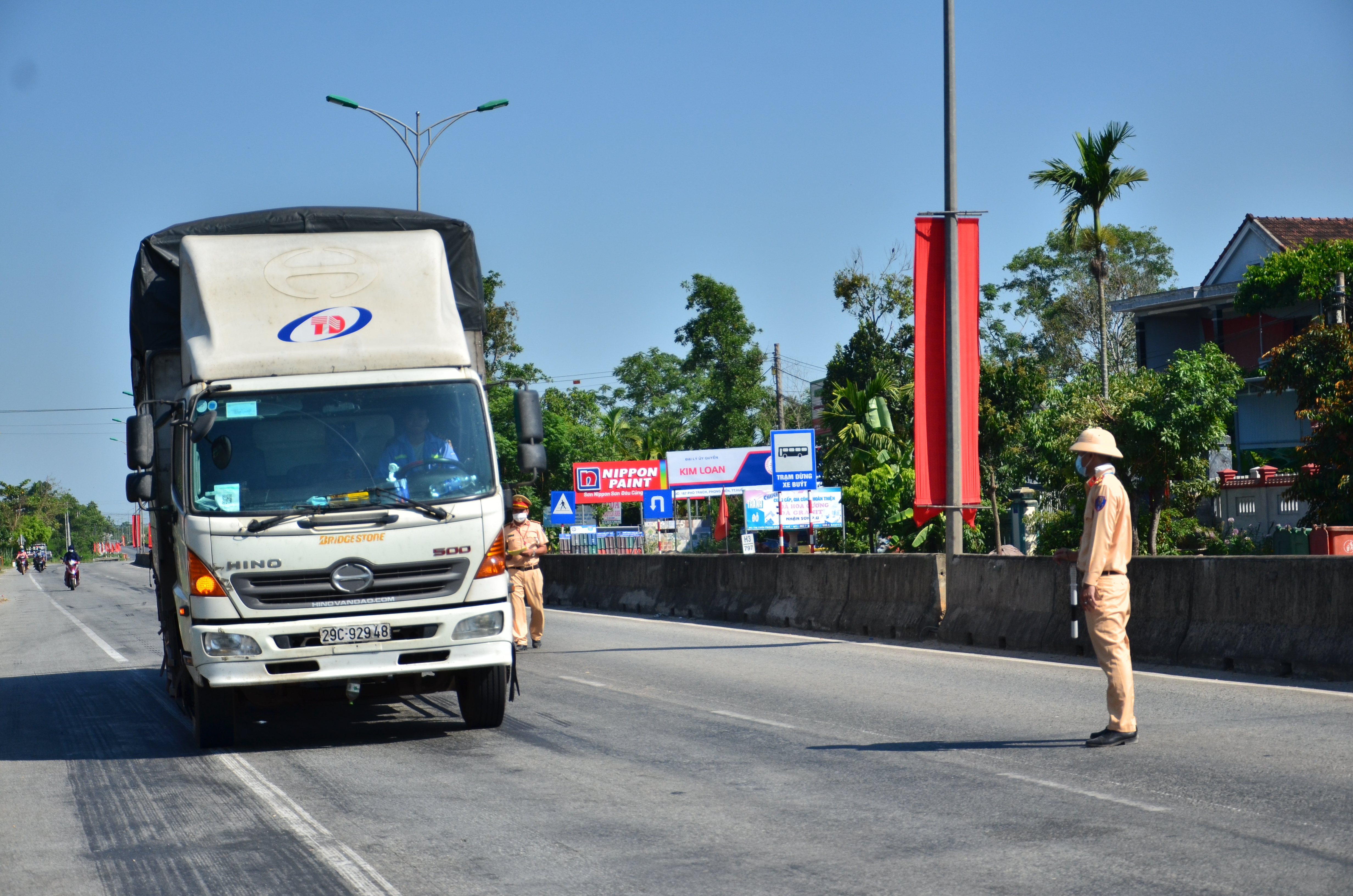 Xử phạt 45 triệu đồng tài xế cố tình né trạm cân