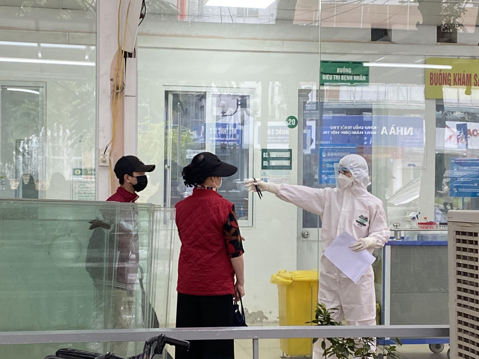 Bộ Y tế hướng dẫn bệnh viện phân luồng, sàng lọc ca mắc COVID-19