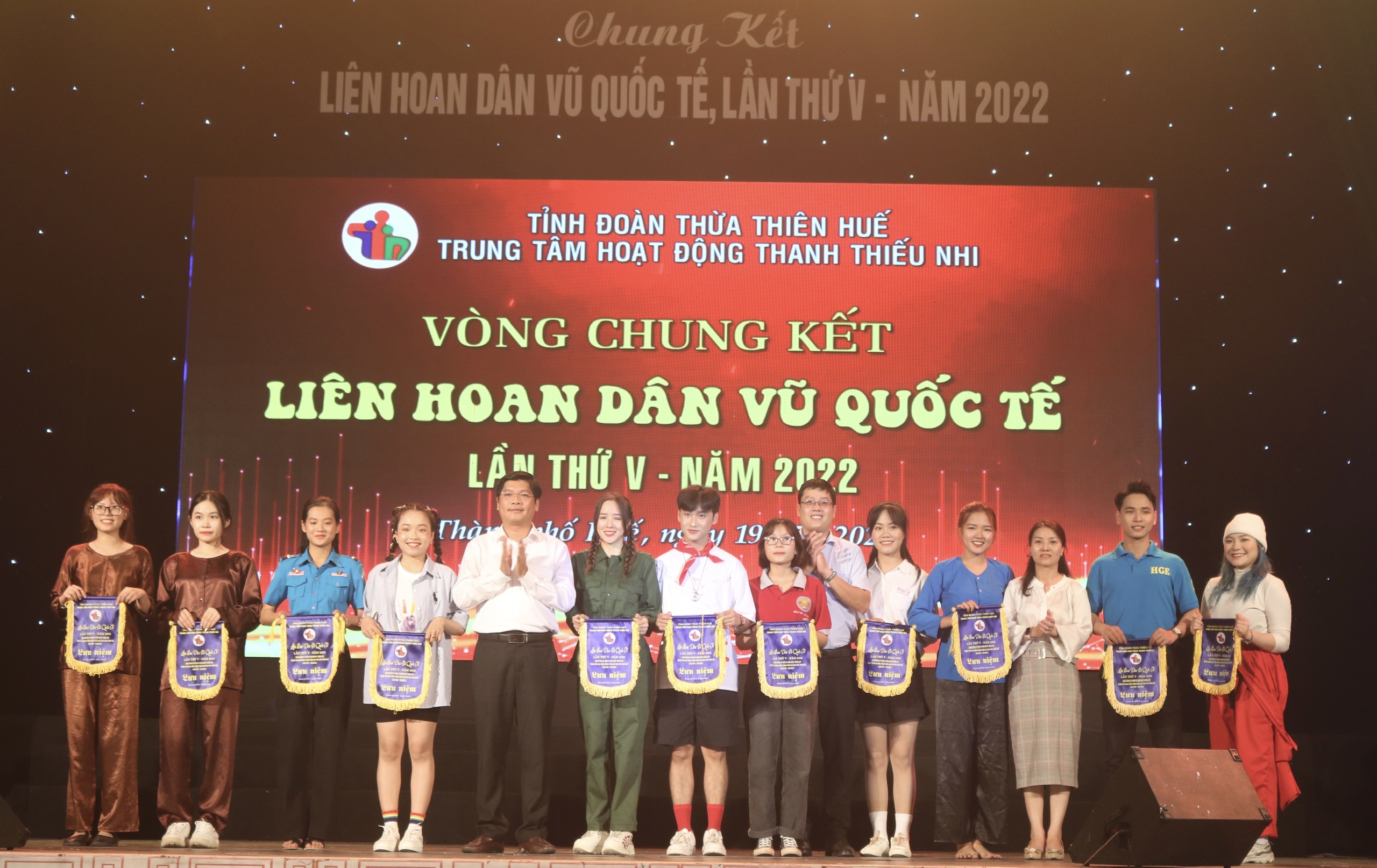 11 đội tham gia Vòng chung kết “Liên hoan Dân vũ quốc tế lần thứ V”