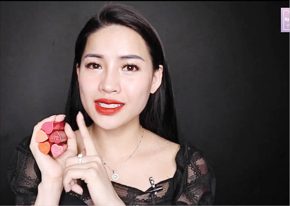 Nghề “review” thu hút giới trẻ