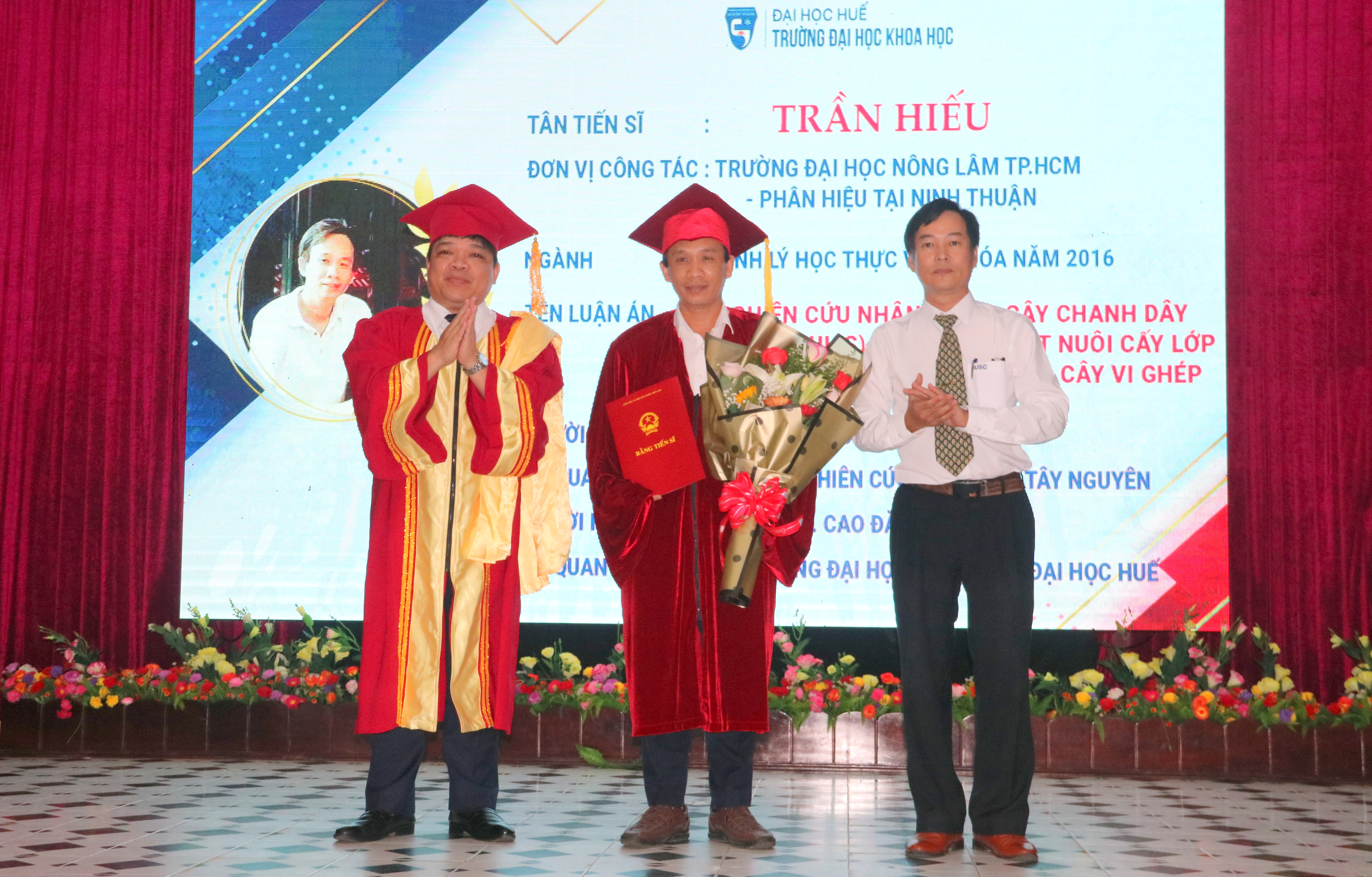 Trường ĐH Khoa học trao bằng cho 88 tân tiến sĩ, thạc sĩ
