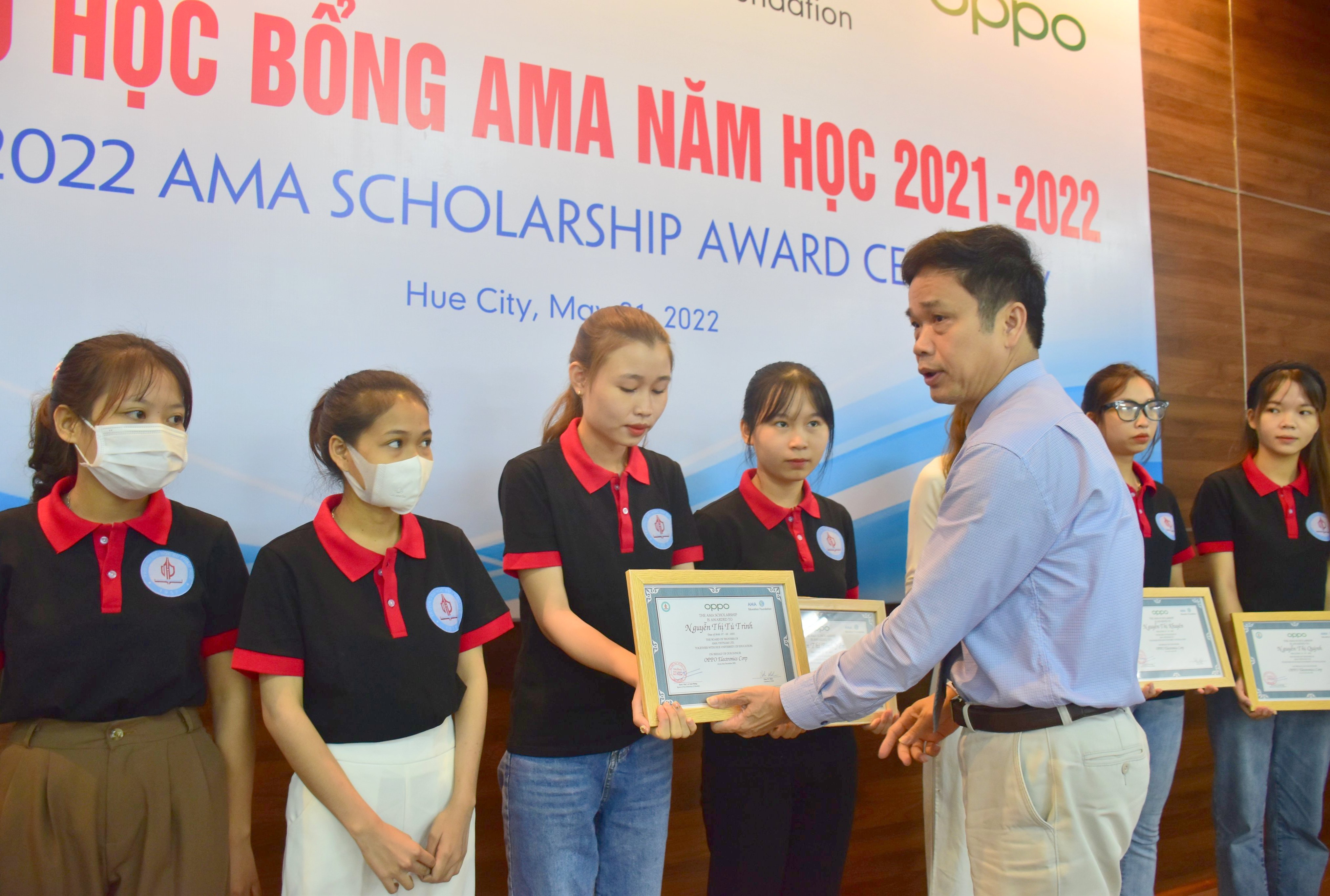 Trao 32 suất học bổng AMA cho sinh viên Trường đại học Sư phạm