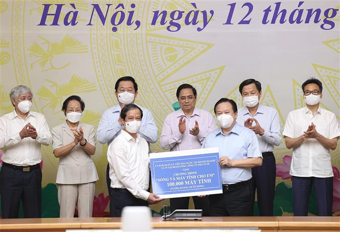 Chương trình ‘Sóng và máy tính cho em’ đã phân bổ, bàn giao hơn 92 600 máy tính cho 21 tỉnh, thành phố