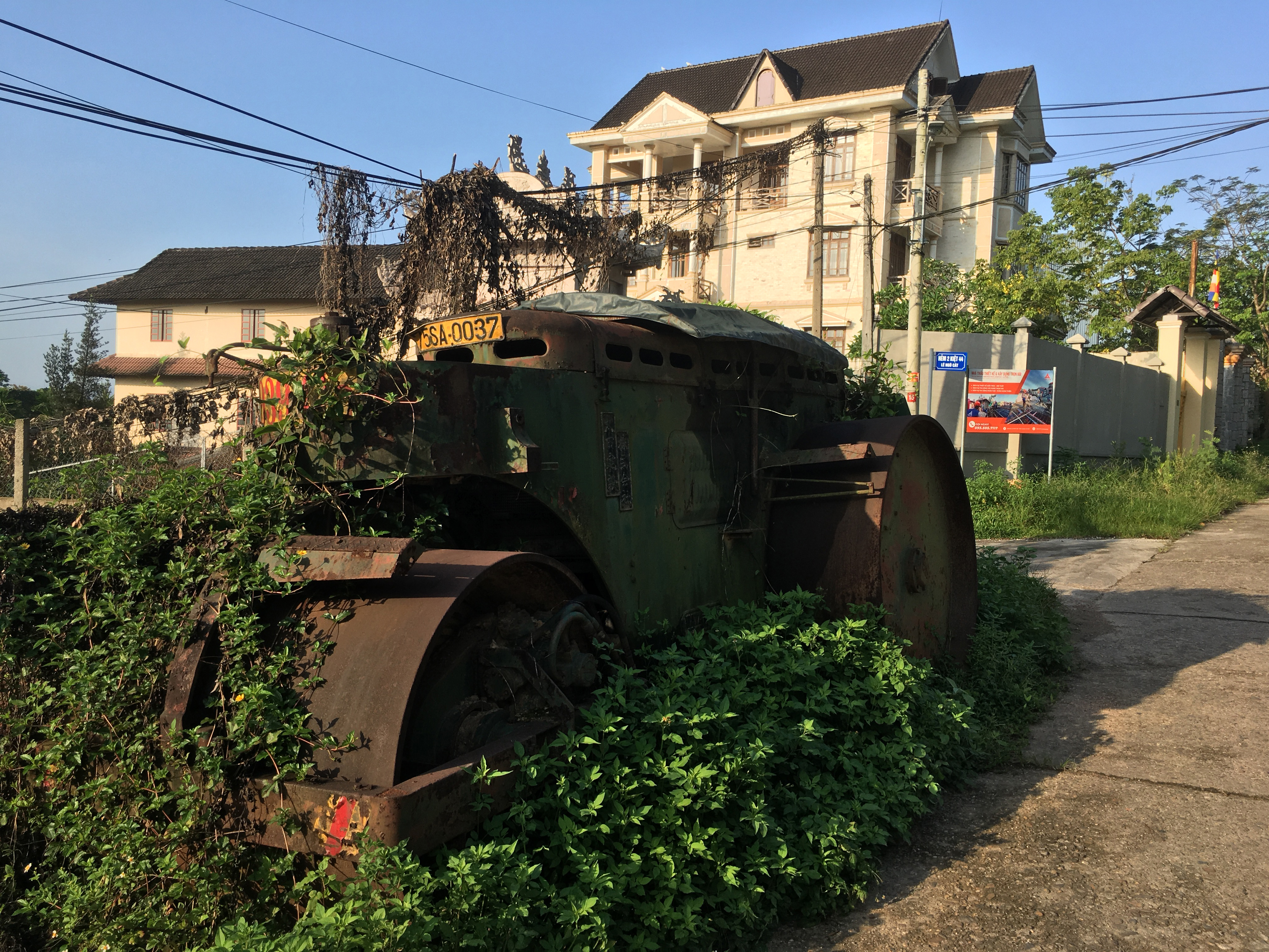 Cỗ xe lu… bí ẩn