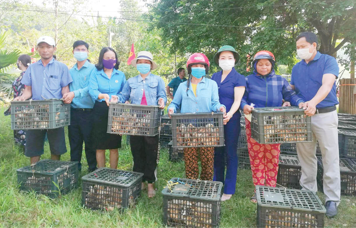 Tạo sinh kế giúp người dân thoát nghèo bền vững