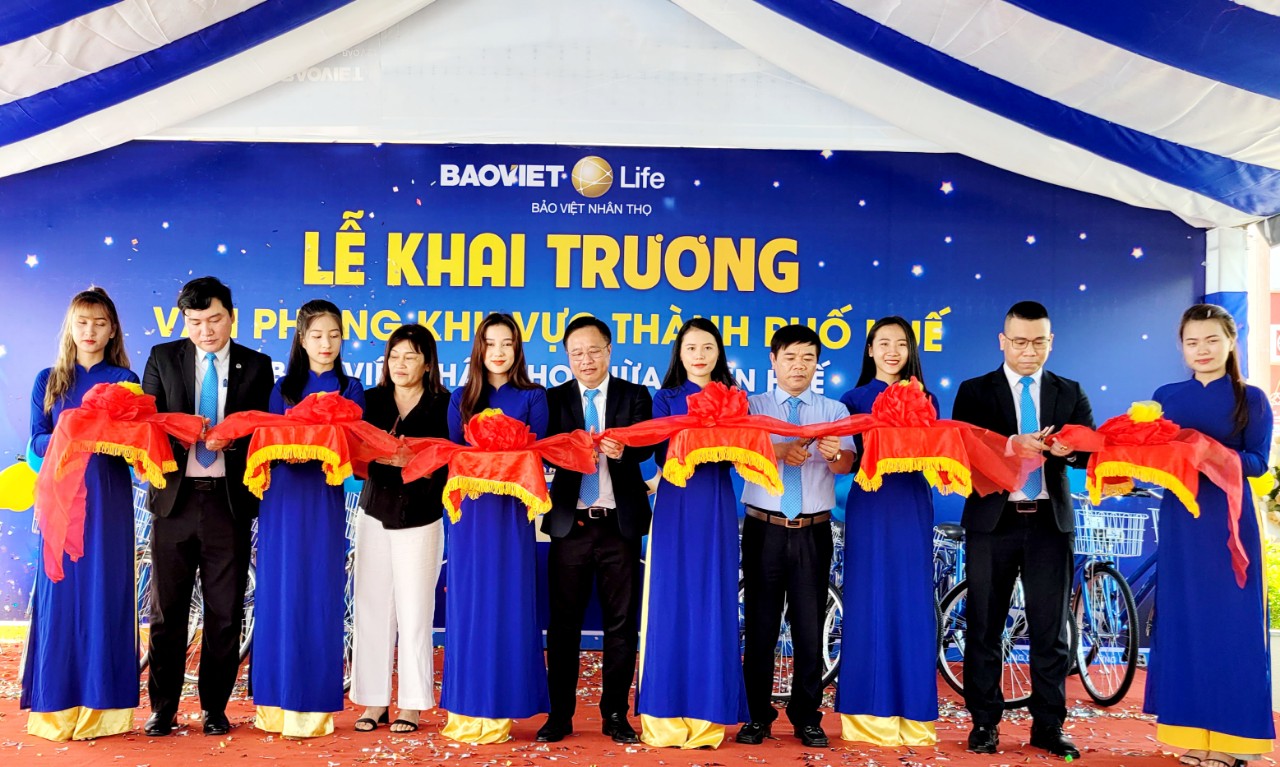 Trao học bổng “Quỹ xe đạp chở ước mơ”