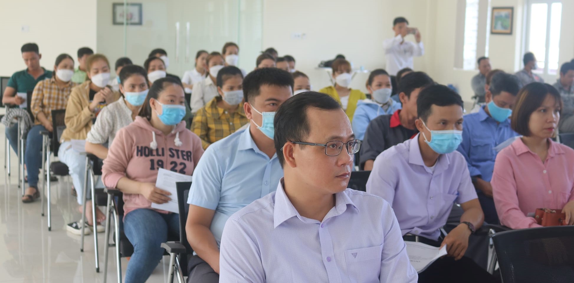 Bổ sung kiến thức pháp luật cho người lao động Khu kinh tế Chân Mây - Lăng Cô