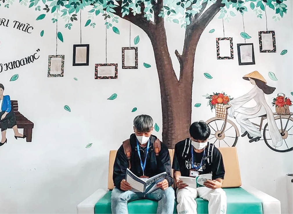 Hue University Transforming library activities, sparking off the reading movement