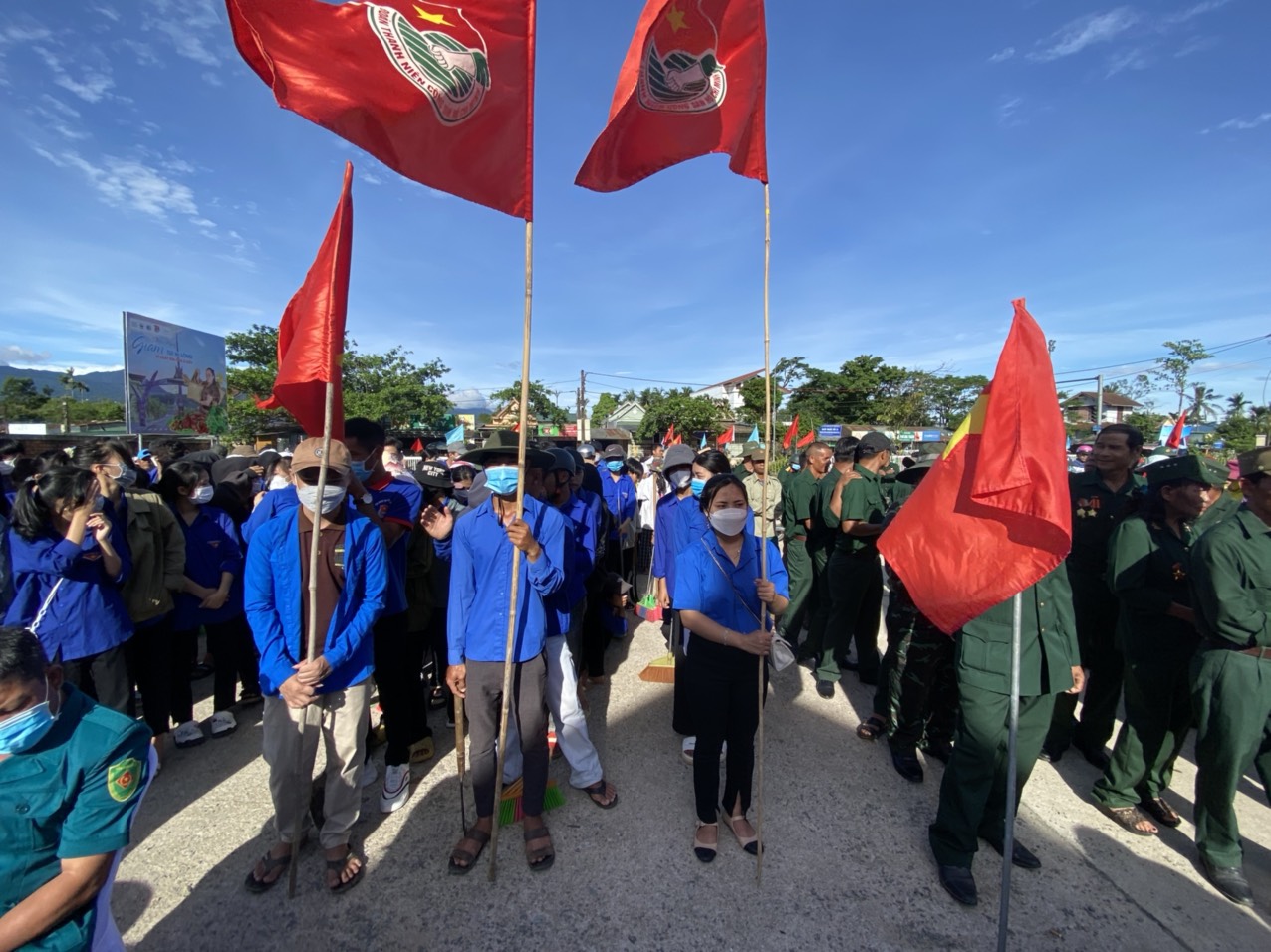 A Lưới khai trương Tủ cung cấp túi đi chợ