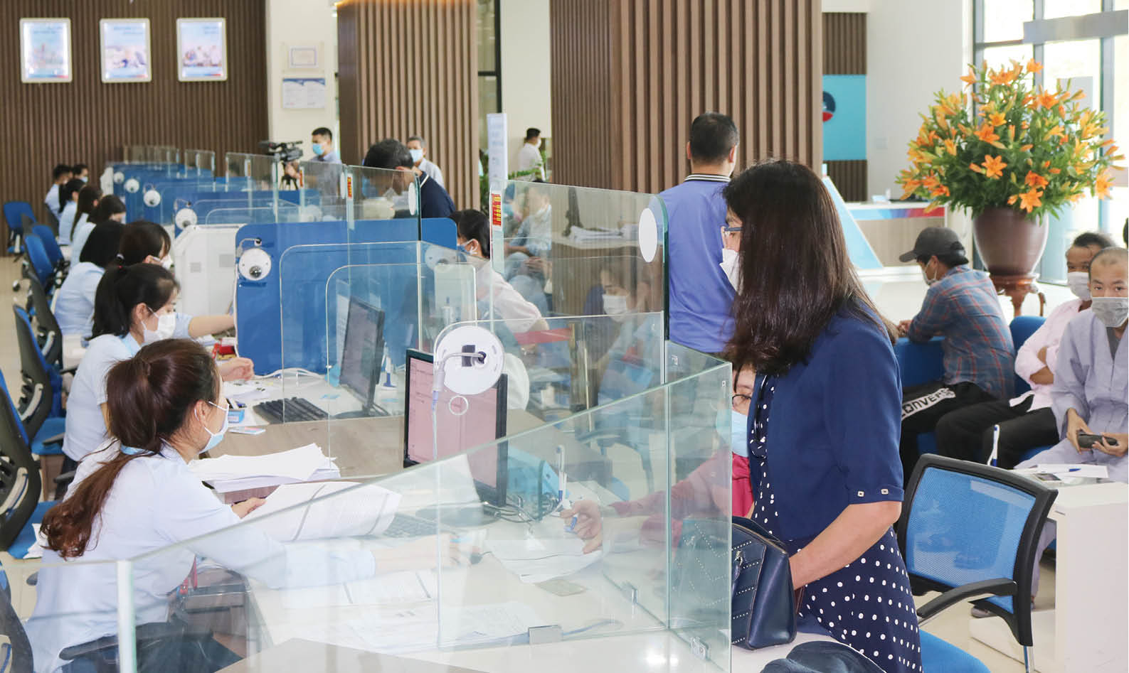 Tăng lãi suất tiết kiệm Vừa mừng vừa lo