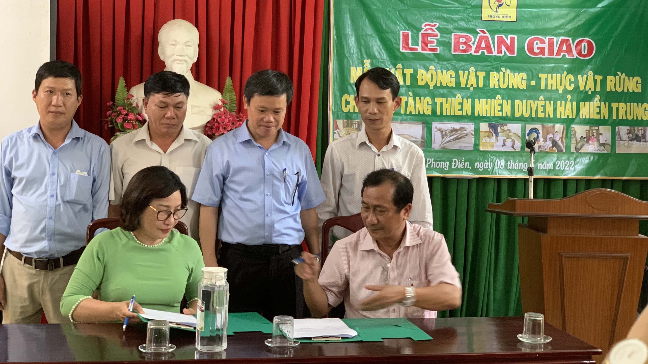 Bảo tàng Thiên nhiên duyên hải miền Trung bàn giao 138 mẫu động, thực vật rừng