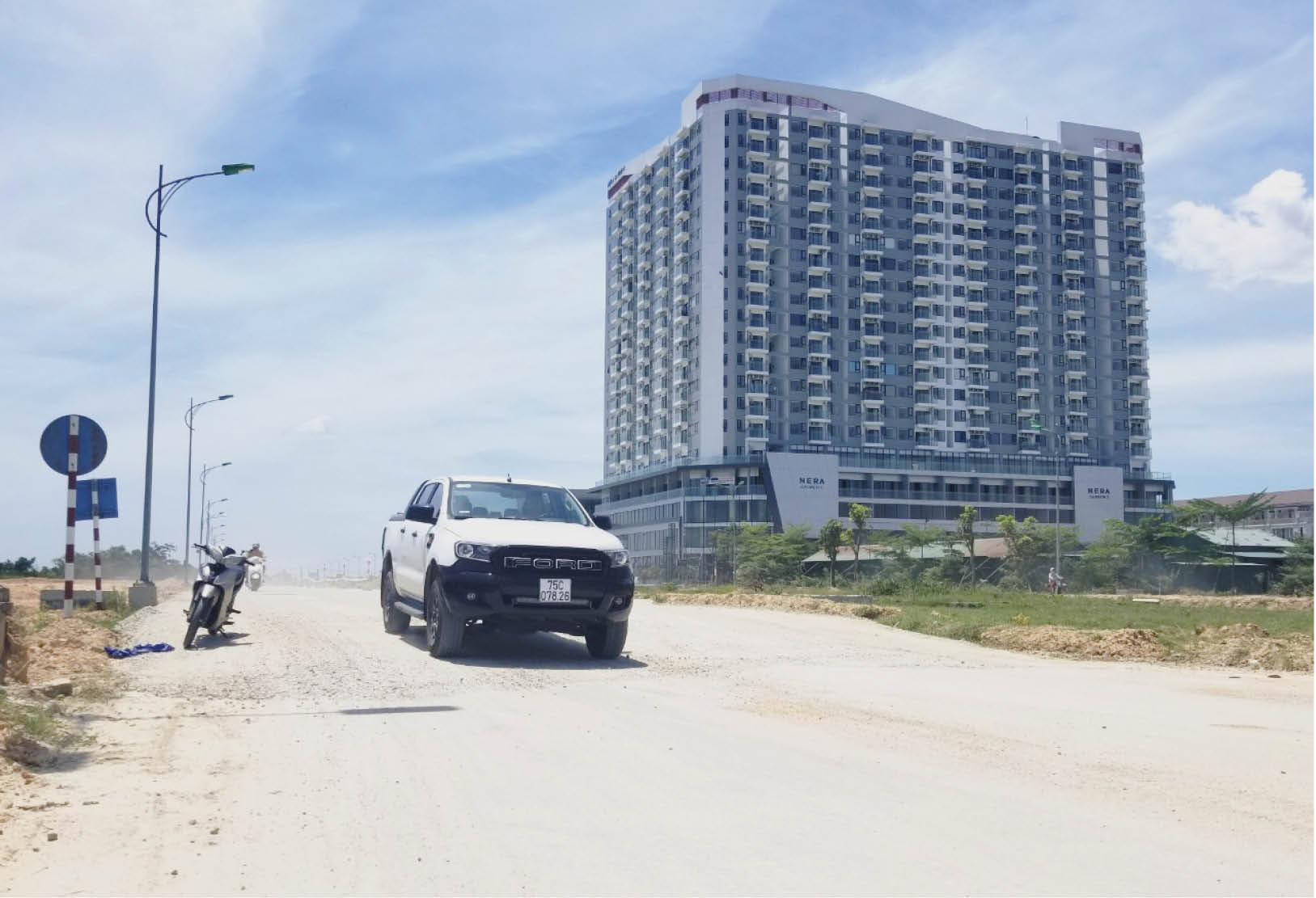 Nâng nền đường, dân lo ngập