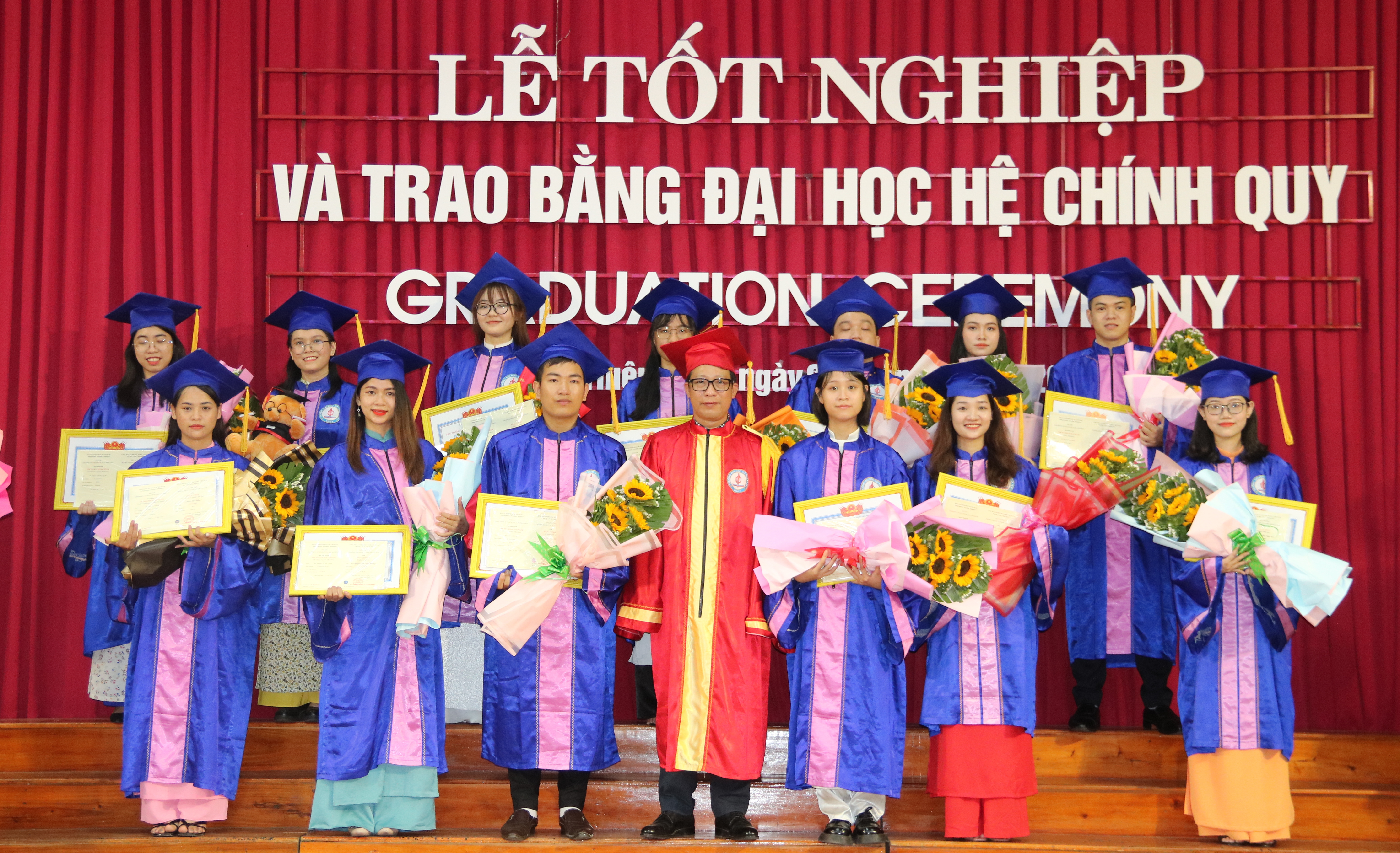 98,5 sinh viên Trường ĐH Sư phạm tốt nghiệp loại khá trở lên