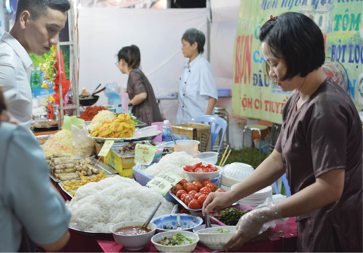 Tô bún bò và anh xích lô…