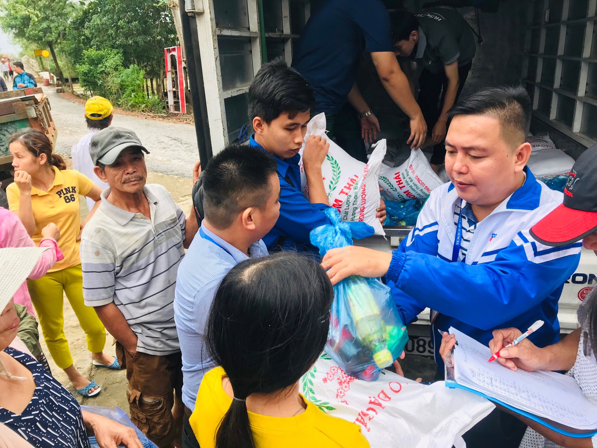Đoàn Trường ĐH Khoa học tổ chức nhiều hoạt động tình nguyện hiệu quả