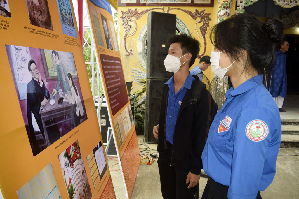 Exhibition introduces the life and career of celebrity Nguyen Dinh Chieu