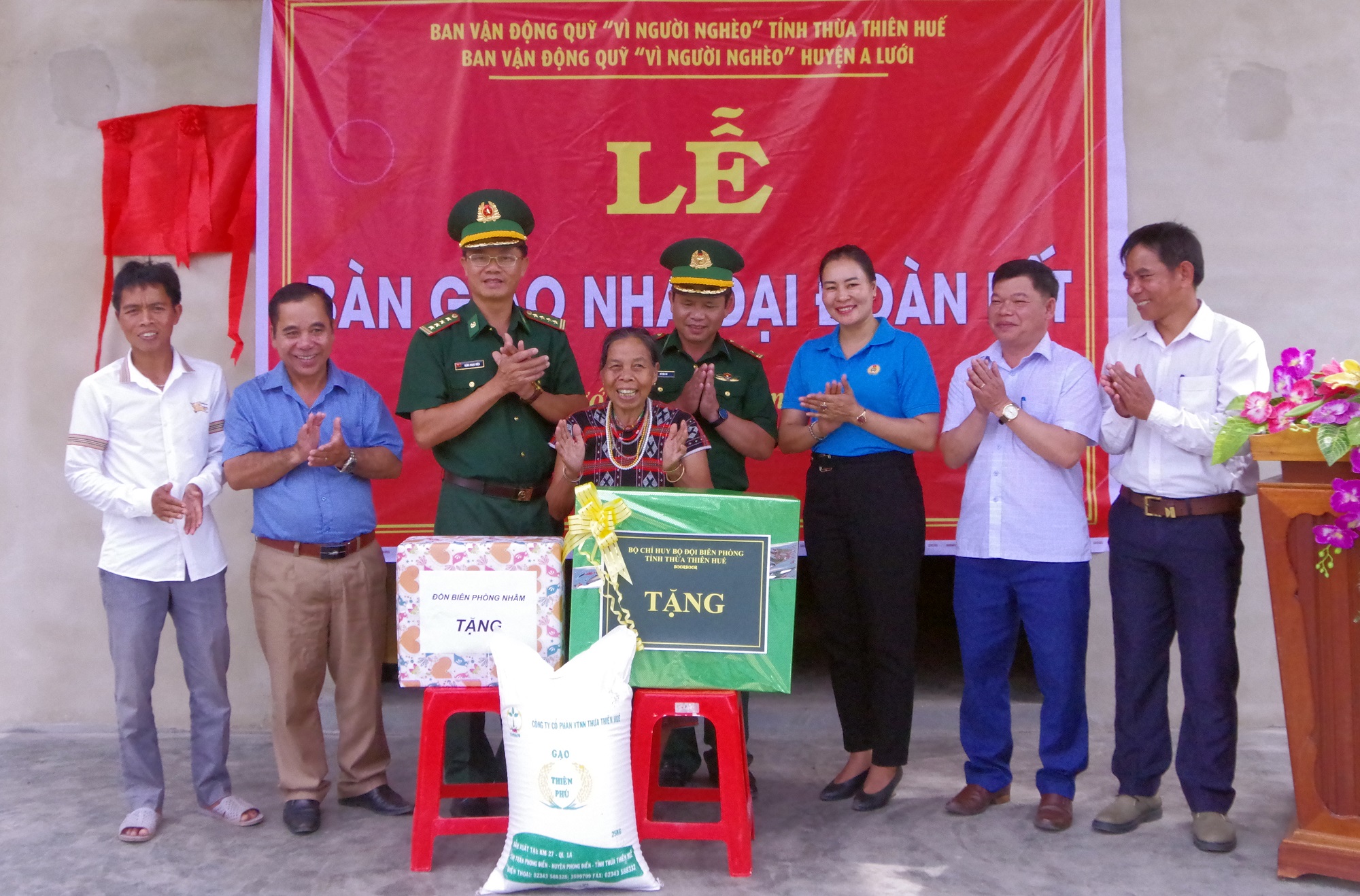 Khánh thành 2 nhà “Đại đoàn kết” cho người nghèo A Lưới