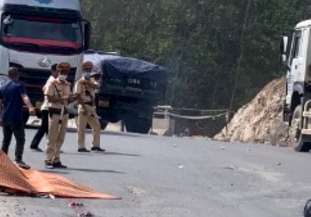 Tìm xe ô tô gây tai nạn chết người trên đường tránh Huế