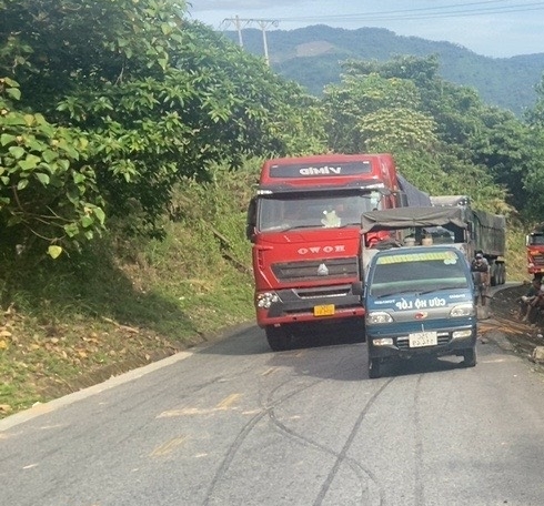 Thông tuyến đèo Tà Lương sau nhiều giờ ách tắc