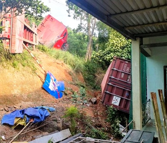 Tai nạn giao thông liên tiếp liên quan đến xe container trên QL1