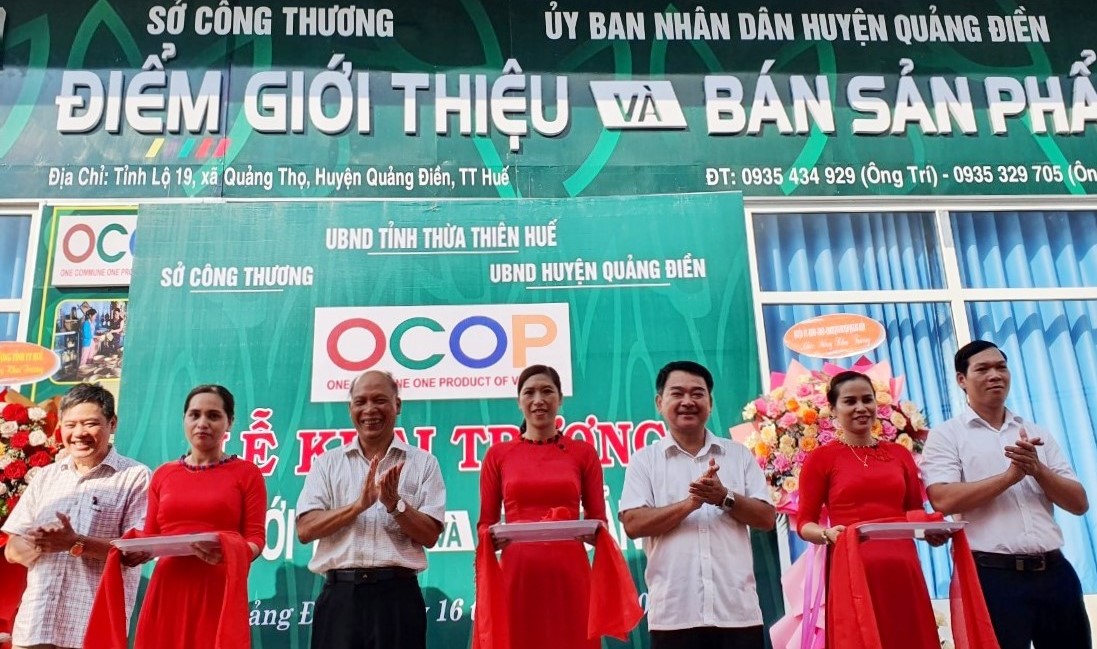Khai trương điểm giới thiệu và bán sản phẩm OCOP đầu tiên trên địa bàn tỉnh
