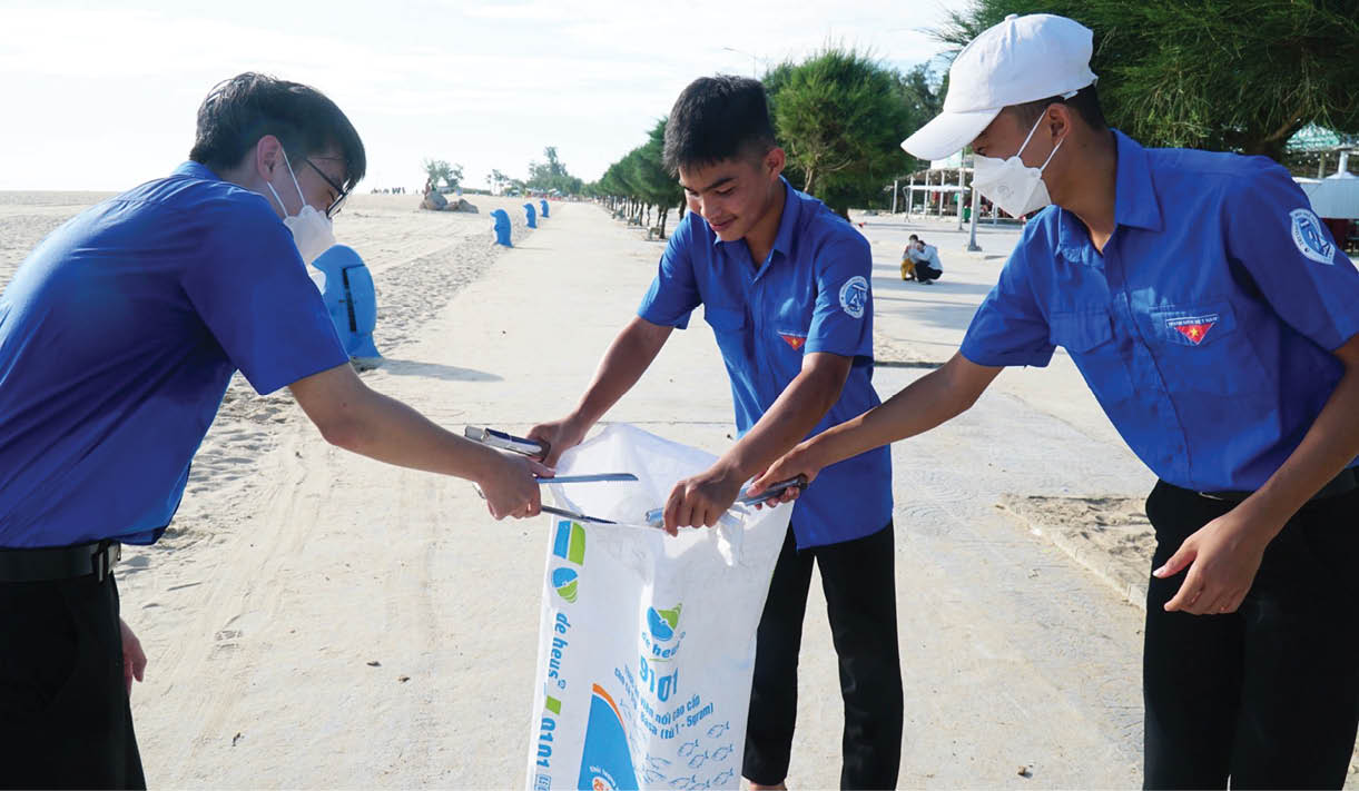 Thanh niên xung kích bảo vệ môi trường